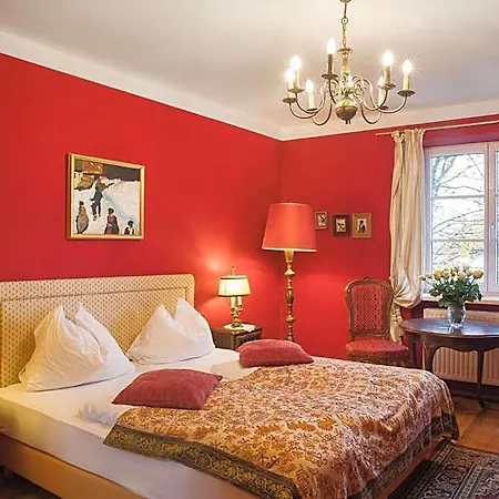 Nibelungenhof 4*
