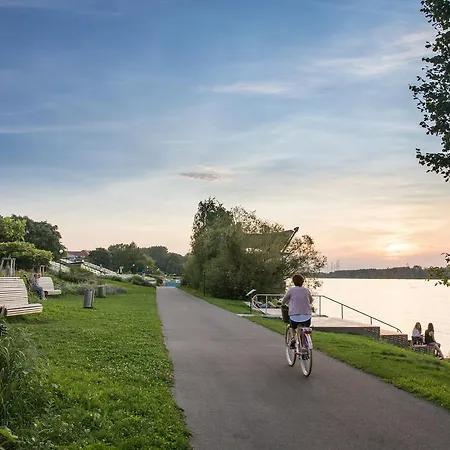 Hotel Nibelungenhof 4*