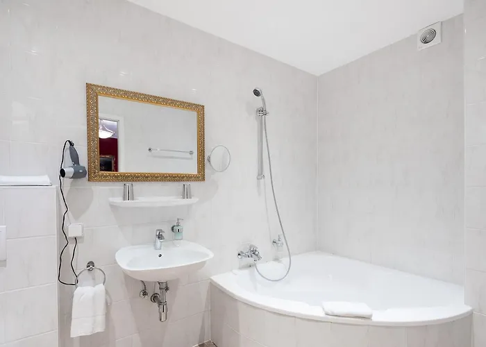 Nibelungenhof Hotel 4*